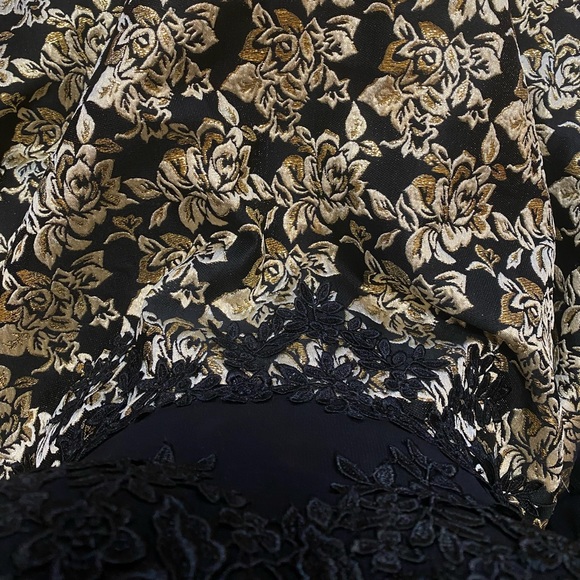 Beautiful black and gold dress - Picture 5 of 8